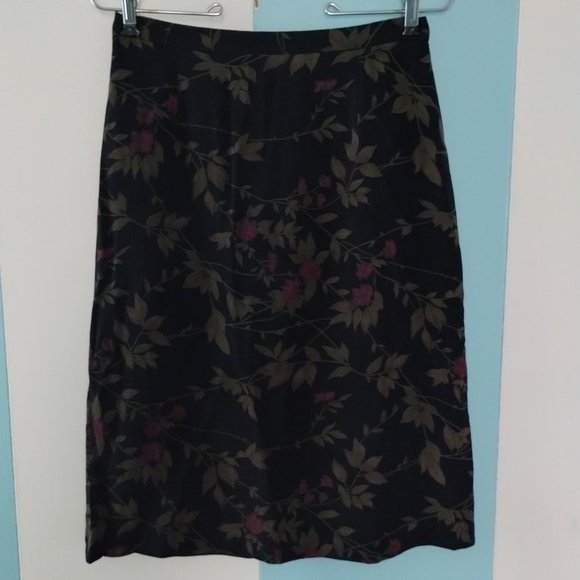 Harold's Floral Skirt - Picture 6 of 8